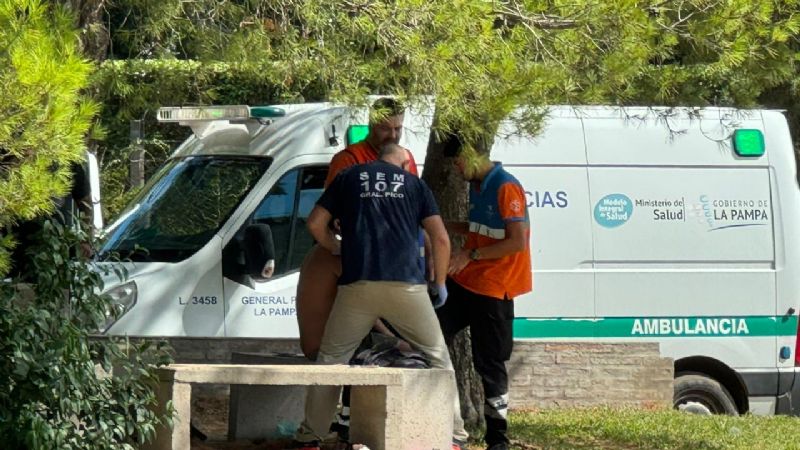 URGENTE: Un joven fue encontrado tirado al borde de la ruta con herida cortante en el cuello- Video