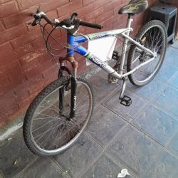 BARRIO DON BOSCO: Entraron a robar en una vivienda y se llevaron una bicicleta y zapatillas