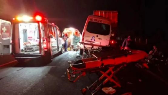 Al menos diez muertos tras choque frontal en una ruta de México
